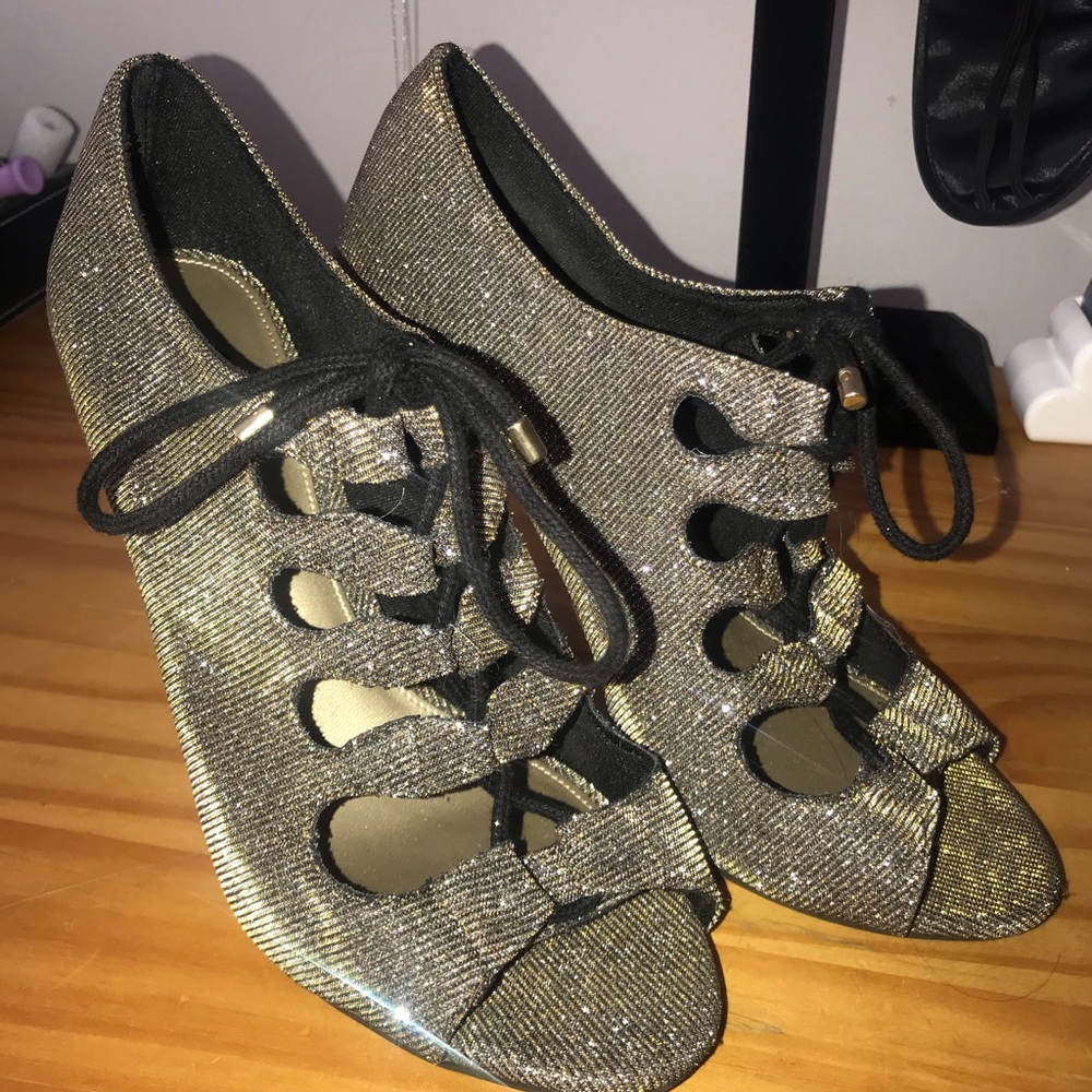 Sparkly heels ✨